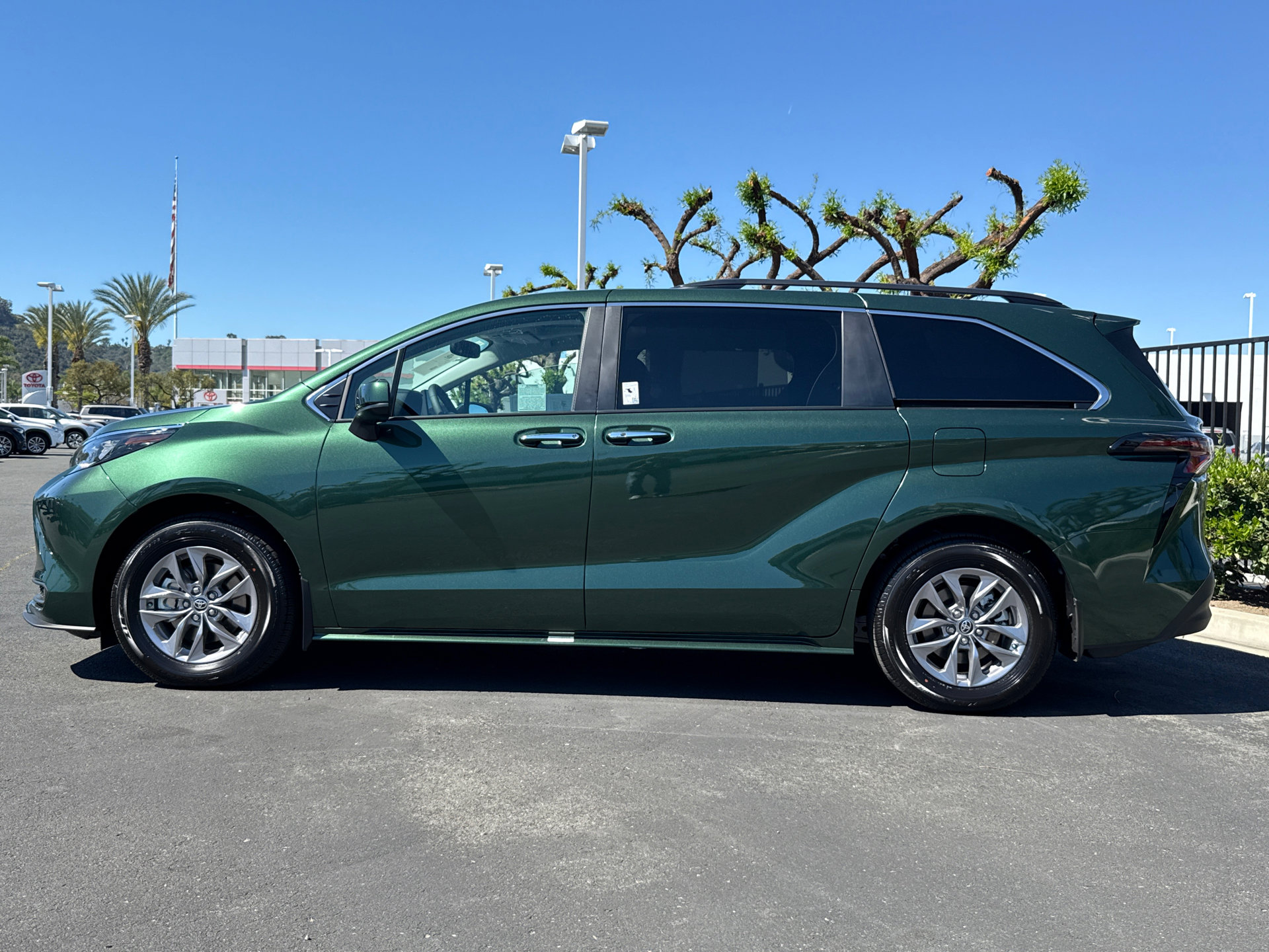 Certified 2026 Toyota Sienna XLE image 6