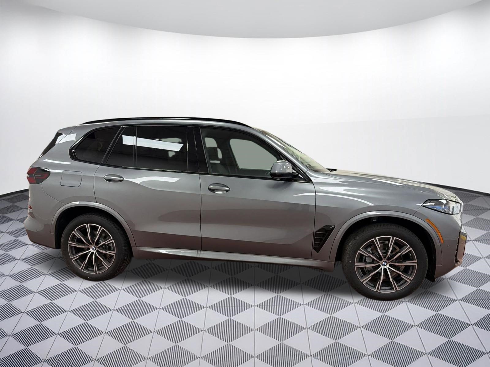 Used 2026 BMW X5 xDrive40i w/ M Sport Package AWD/4WD image 8