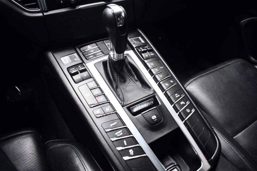 Used 2015 Porsche Macan Turbo image 21