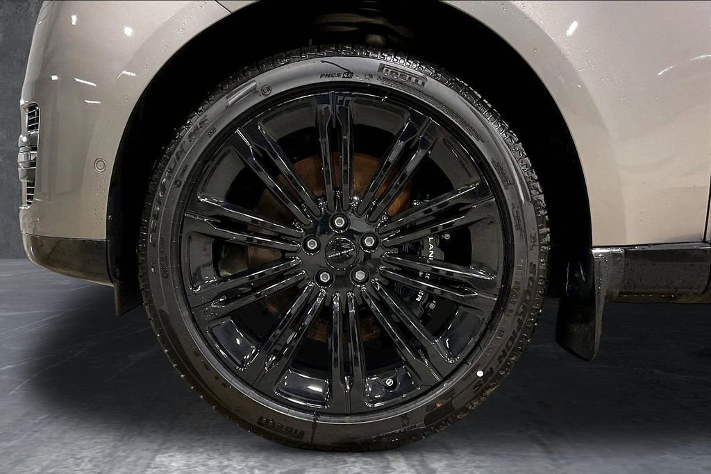 New 2026 Land Rover Range Rover SE image 13