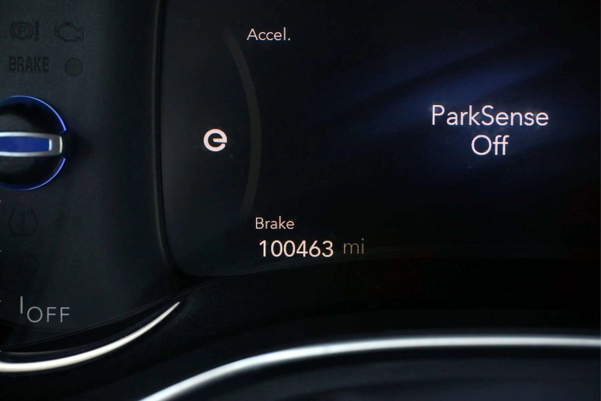 Used 2018 Chrysler Pacifica Limited w/ Advanced Safetytec Group image 28