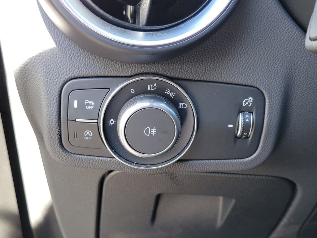 Used 2024 Alfa Romeo Stelvio Sprint image 12