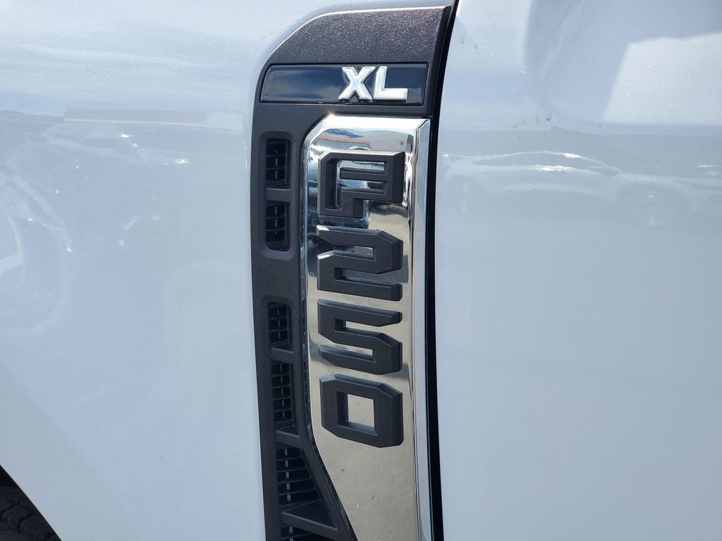 New 2026 Ford F250 XL w/ XL Chrome Package image 30