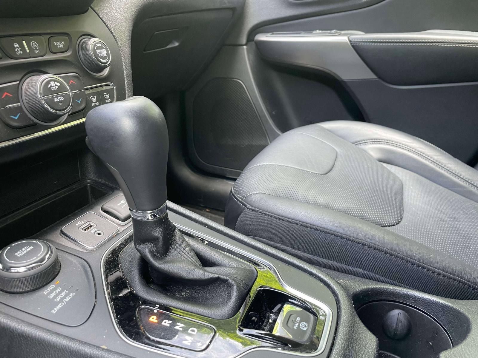 Used 2019 Jeep Cherokee Limited AWD/4WD image 30