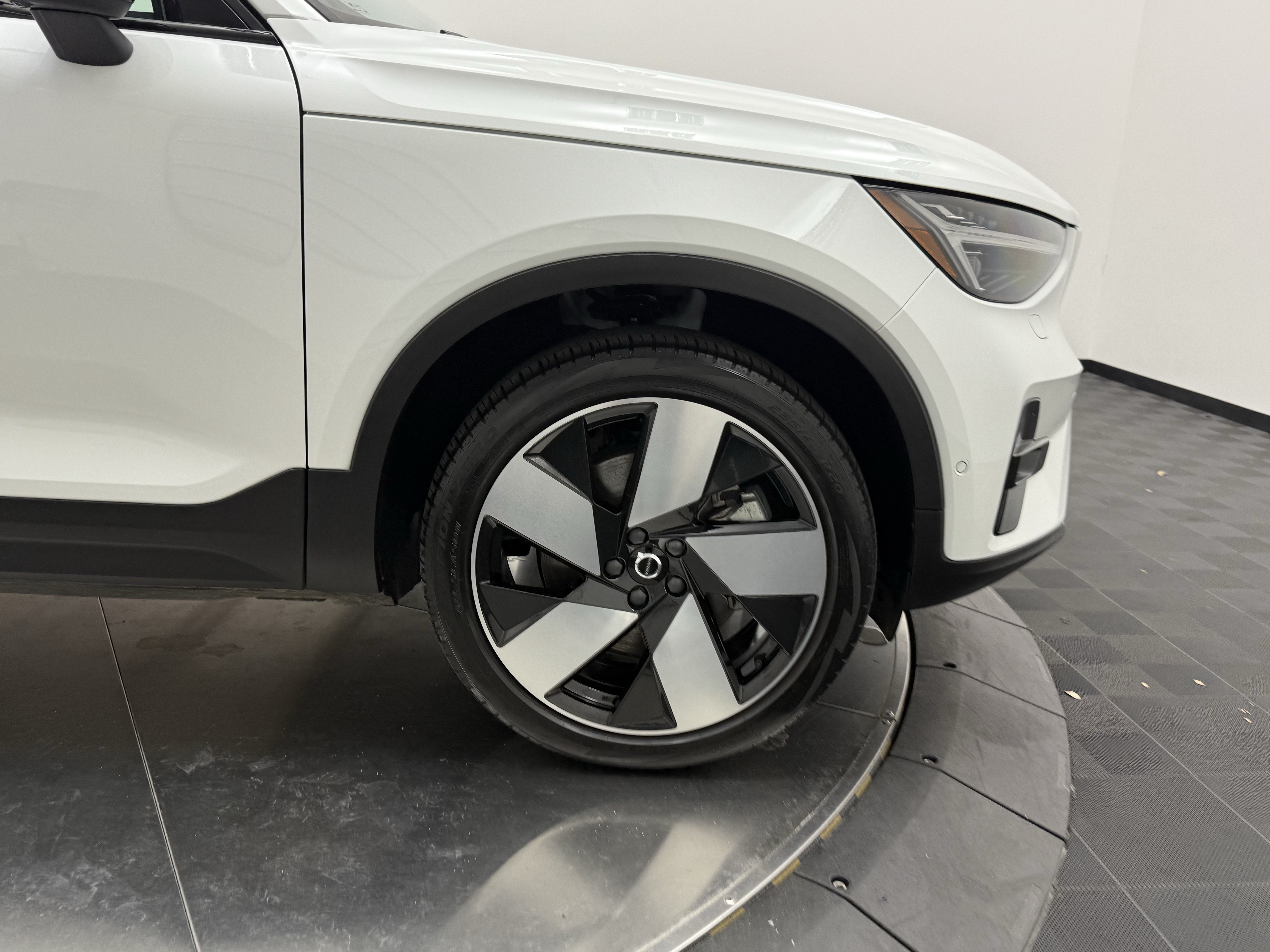 Certified 2023 Volvo C40 P8 Recharge Ultimate AWD/4WD image 9