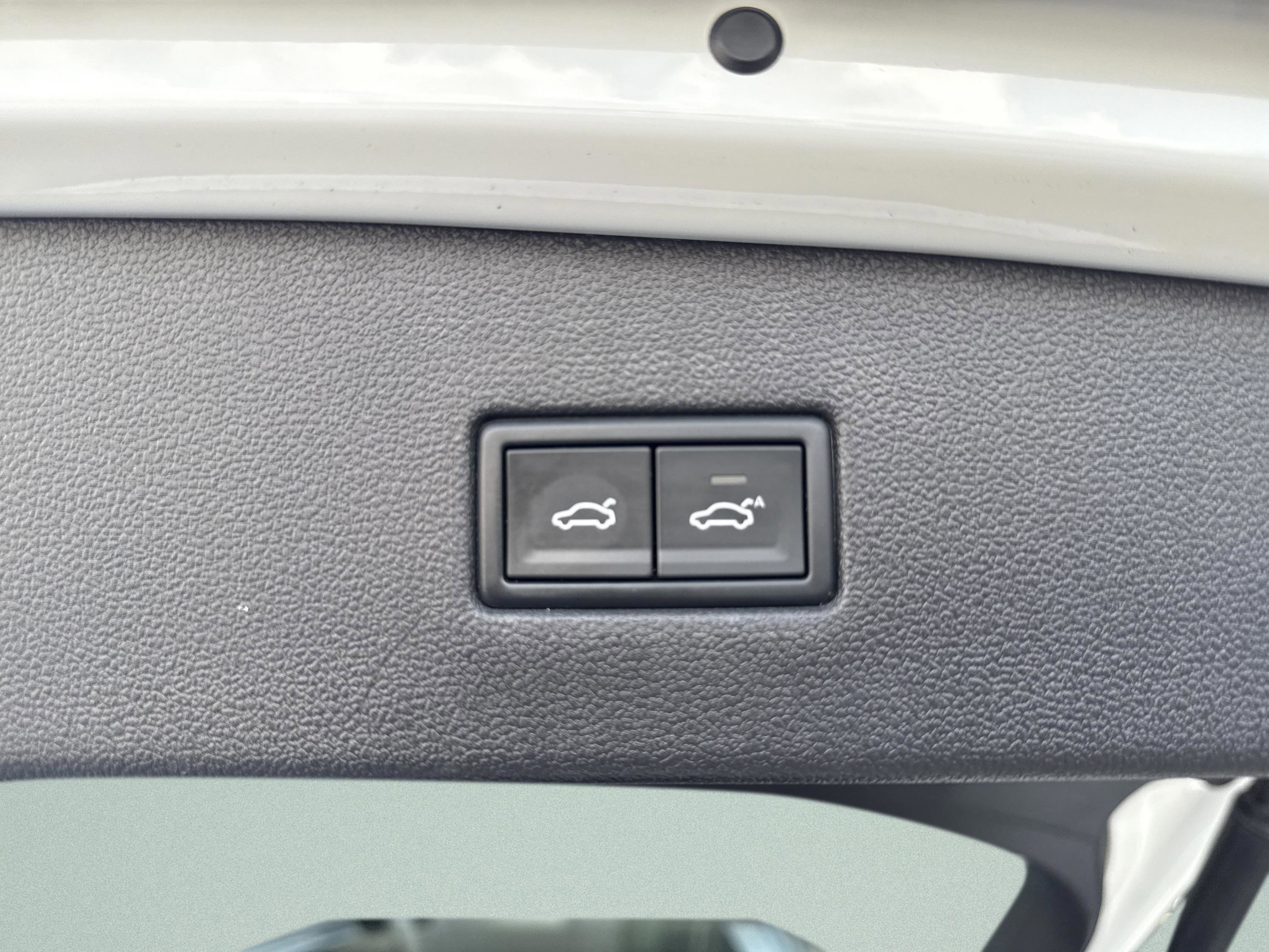 Used 2019 Volkswagen Tiguan SEL Premium image 39