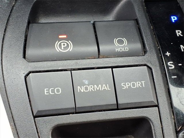 Used 2019 Toyota RAV4 LE image 11