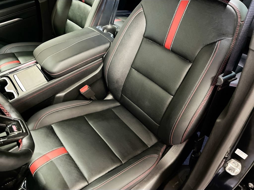 Used 2025 Chevrolet Traverse RS w/ LPO, Floor Liner Package AWD/4WD image 20