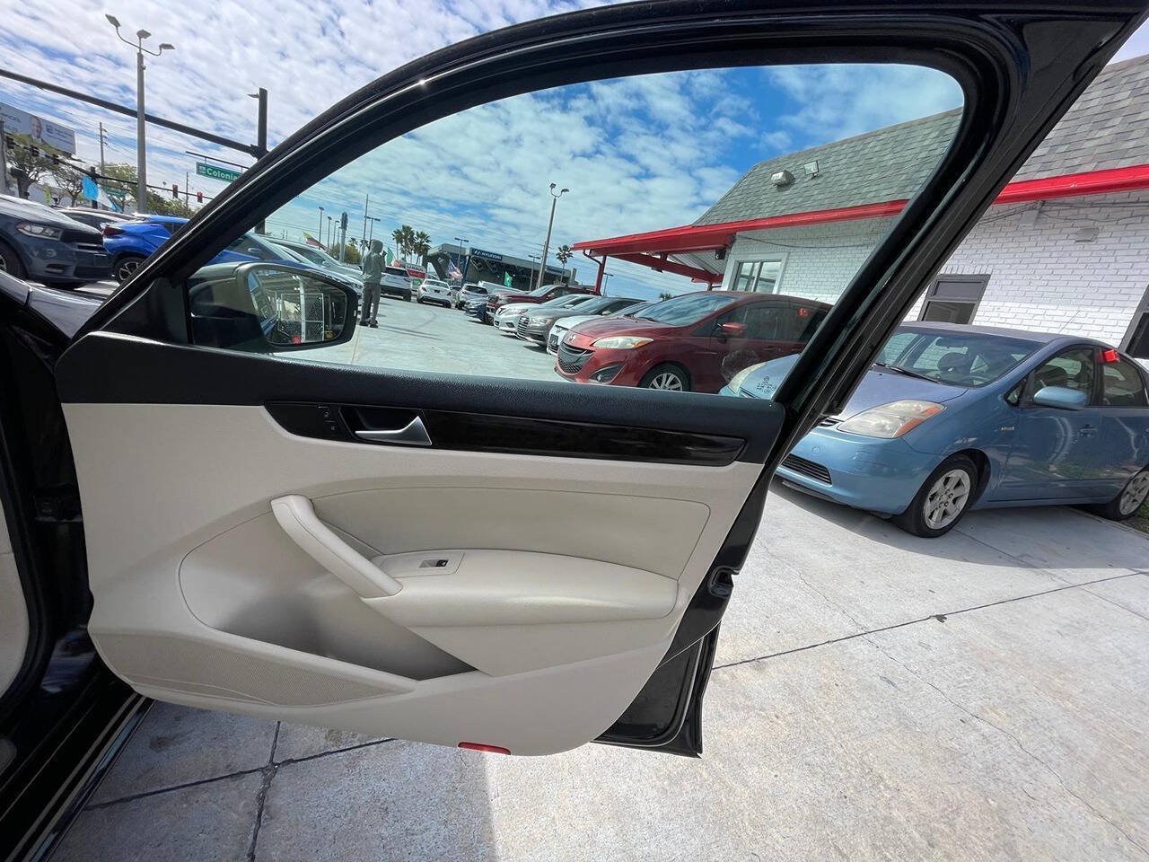 Used 2014 Volkswagen Passat 1.8T SEL Premium FWD image 9