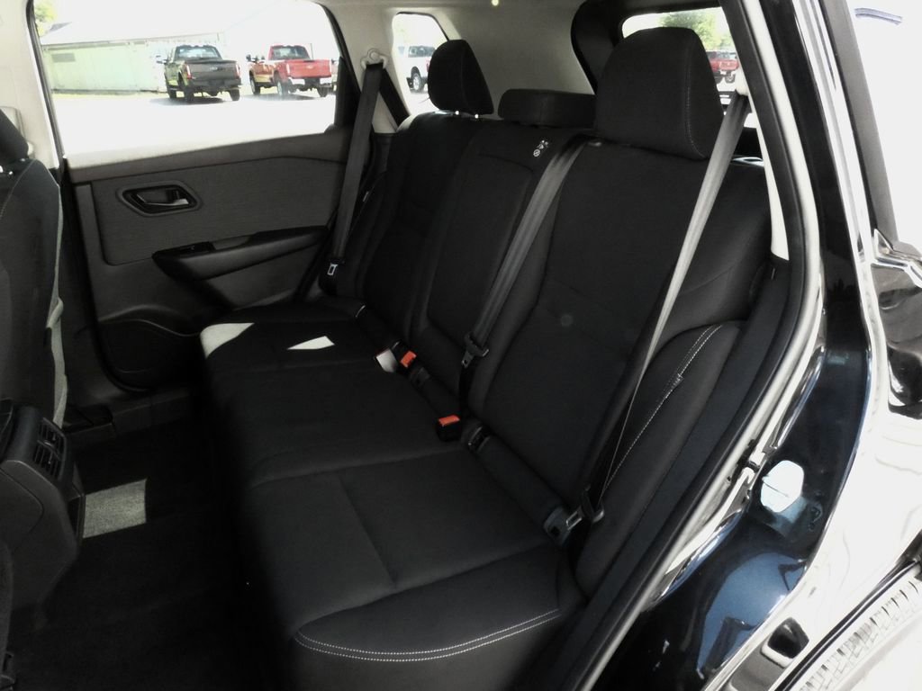Used 2023 Nissan Rogue S AWD/4WD image 21