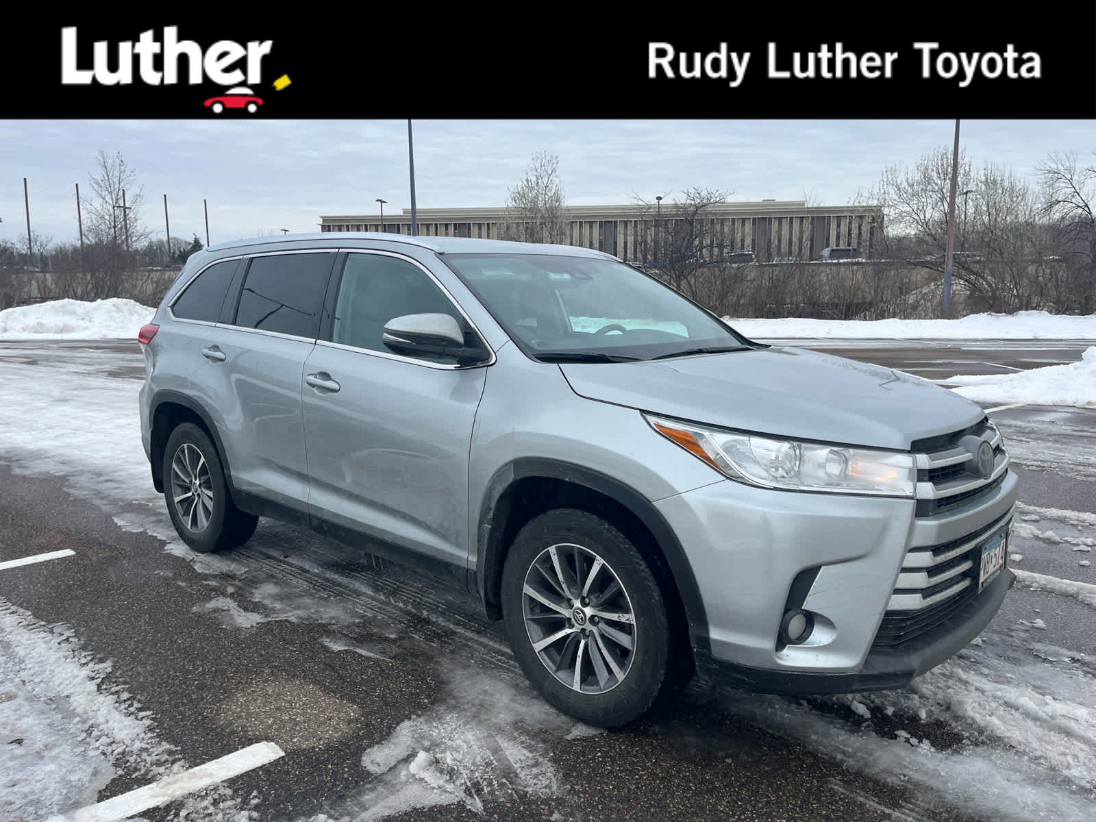 Used 2019 Toyota Highlander XLE image 1