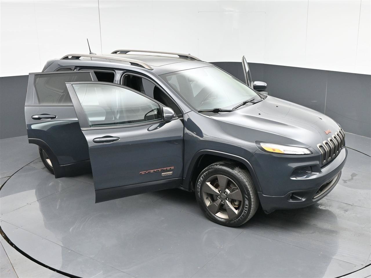 Used 2017 Jeep Cherokee 75th Anniversary AWD/4WD image 38