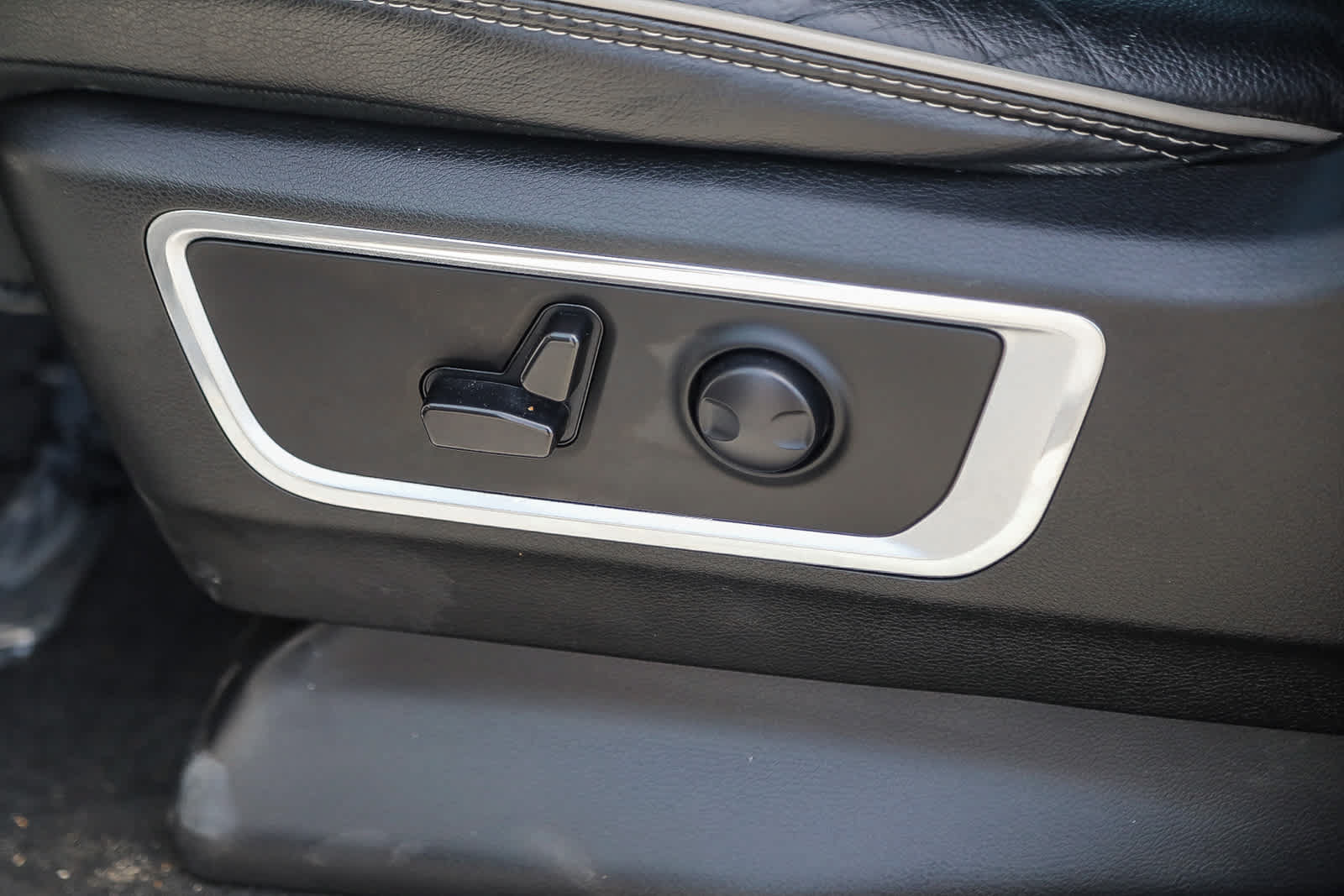Used 2023 RAM 1500 Laramie AWD/4WD image 19
