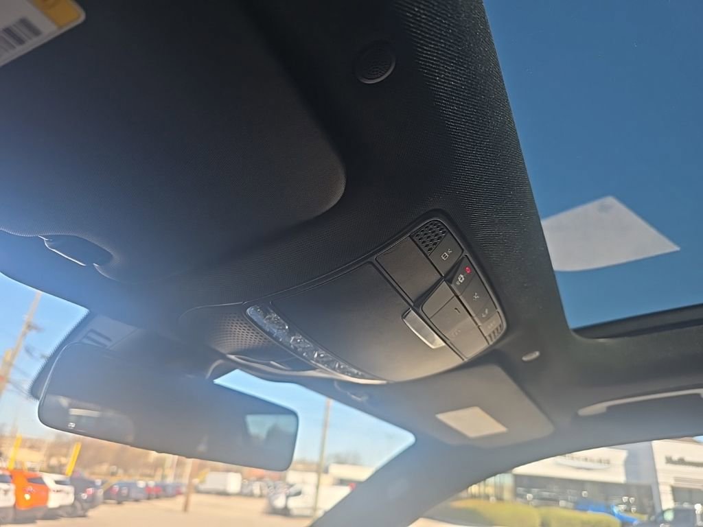 Used 2021 Mercedes-Benz GLC 300 4MATIC w/ Premium Package image 17