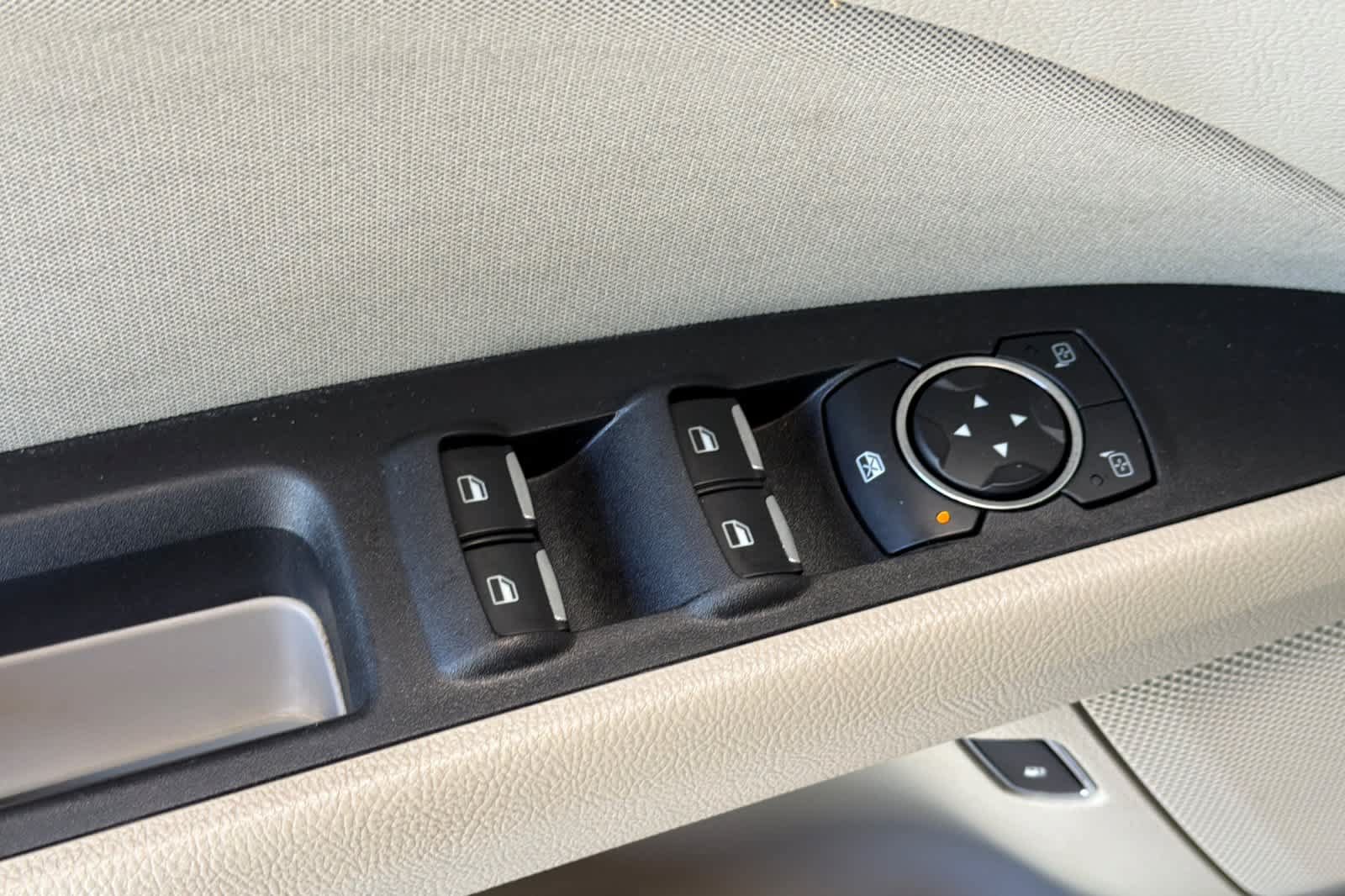 Used 2020 Ford Fusion SE FWD image 13