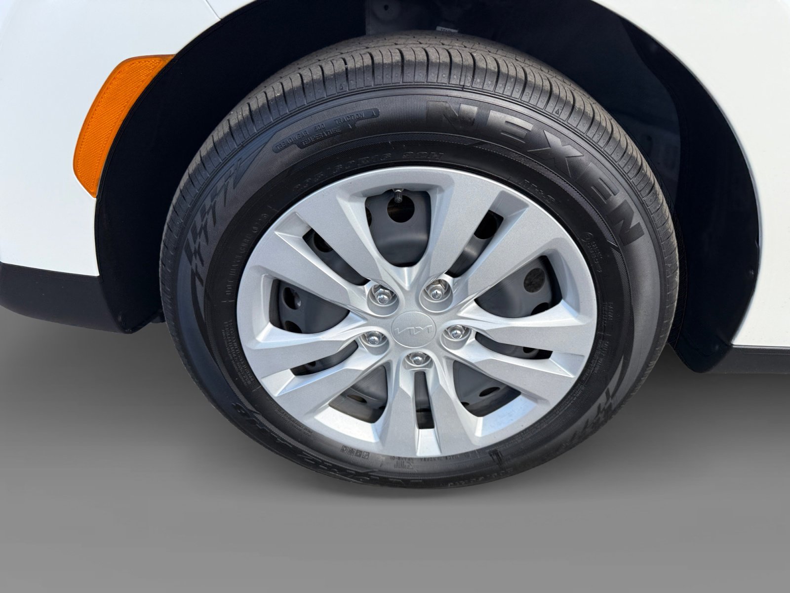 Certified 2025 Kia Soul LX image 9