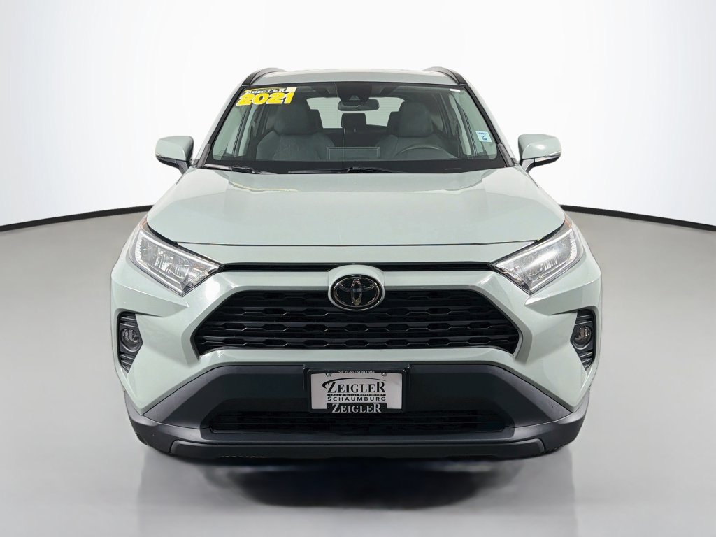 Used 2021 Toyota RAV4 XLE AWD/4WD image 2