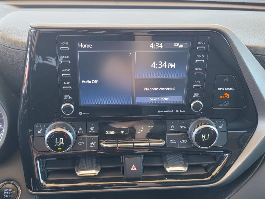 Used 2022 Toyota Highlander XLE AWD/4WD image 16