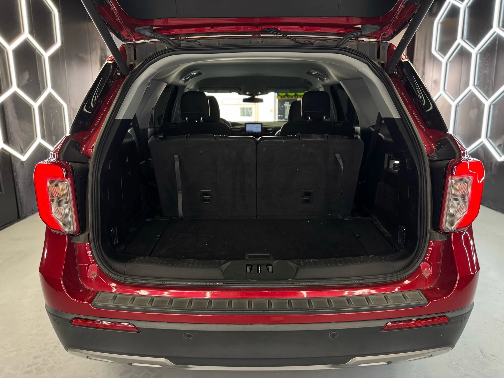 Used 2020 Ford Explorer XLT w/ Equipment Group 202A image 7