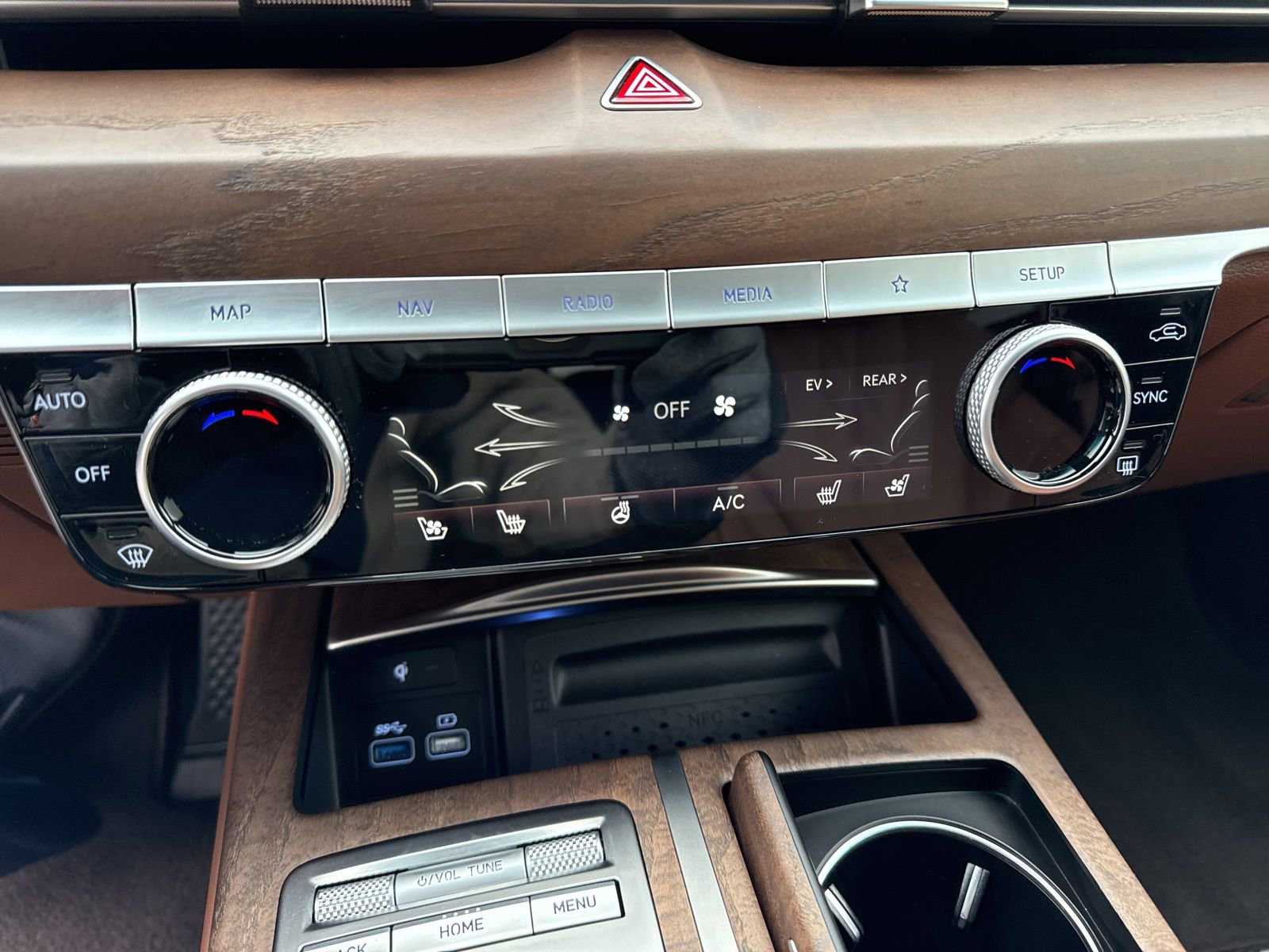 Used 2024 Genesis G80 Advanced w/ Prestige Package image 26