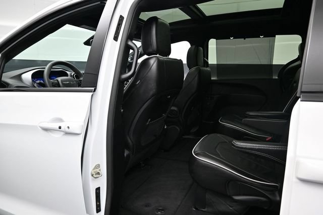Used 2025 Chrysler Pacifica Limited FWD image 20