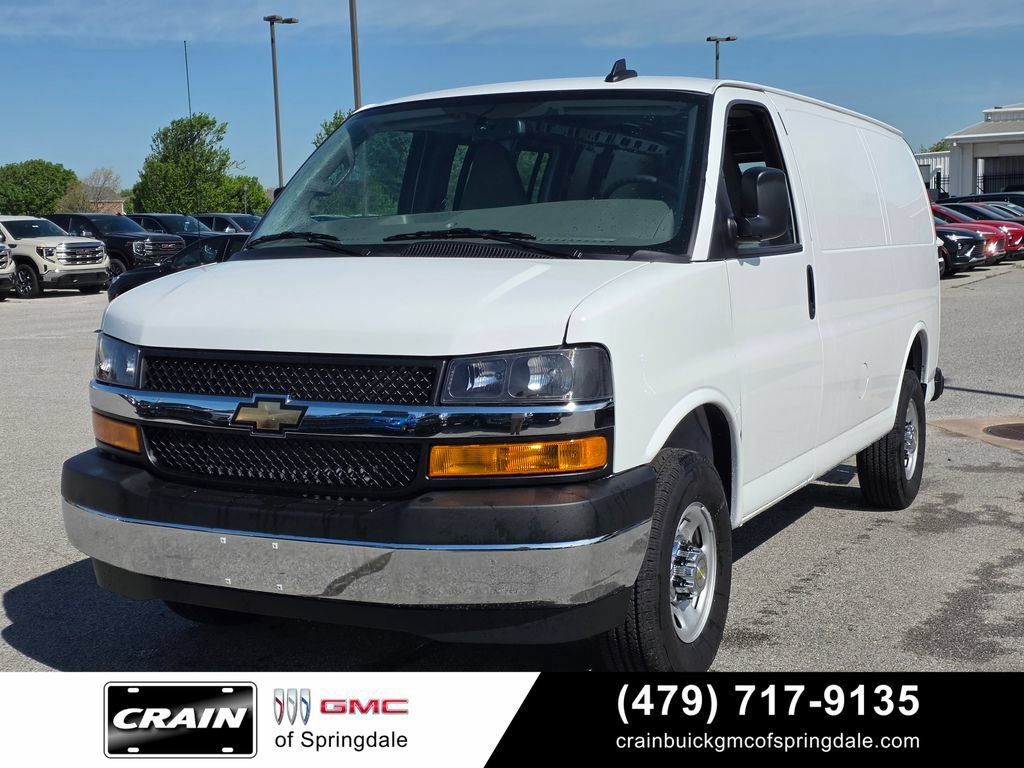 Used 2024 Chevrolet Express 3500 w/ Driver Convenience Package RWD image 3