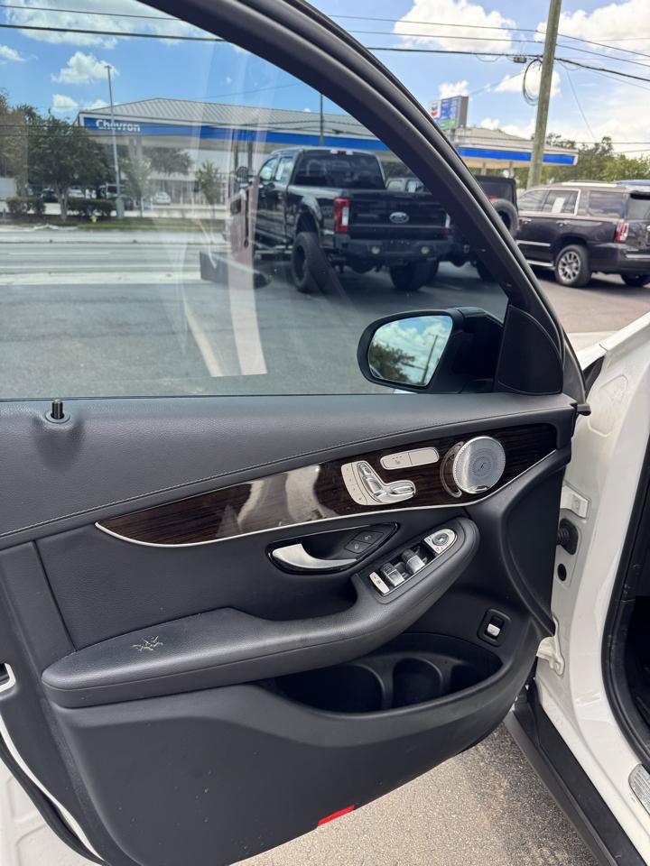 Used 2017 Mercedes-Benz GLC 300 4MATIC image 5
