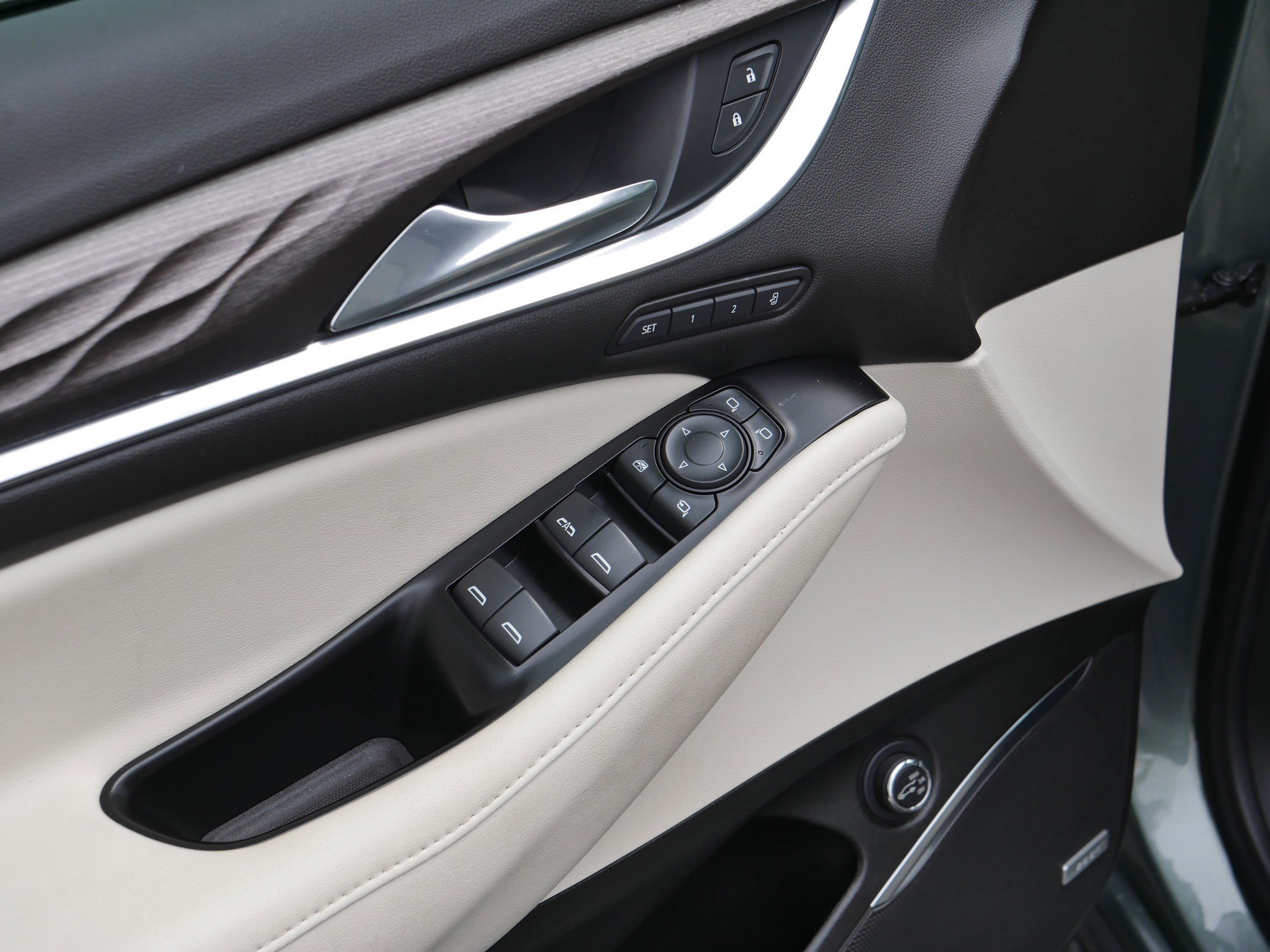 Used 2022 Buick Enclave Avenir w/ Avenir Technology Package image 19