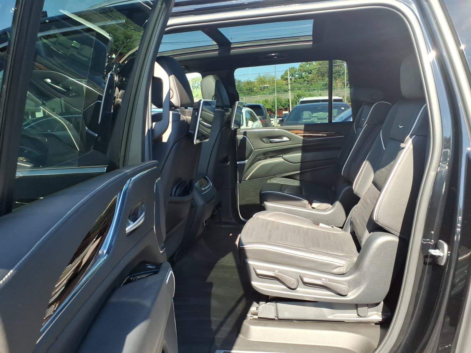 Certified 2023 Cadillac Escalade ESV Premium Luxury w/ Performance Package AWD/4WD image 14