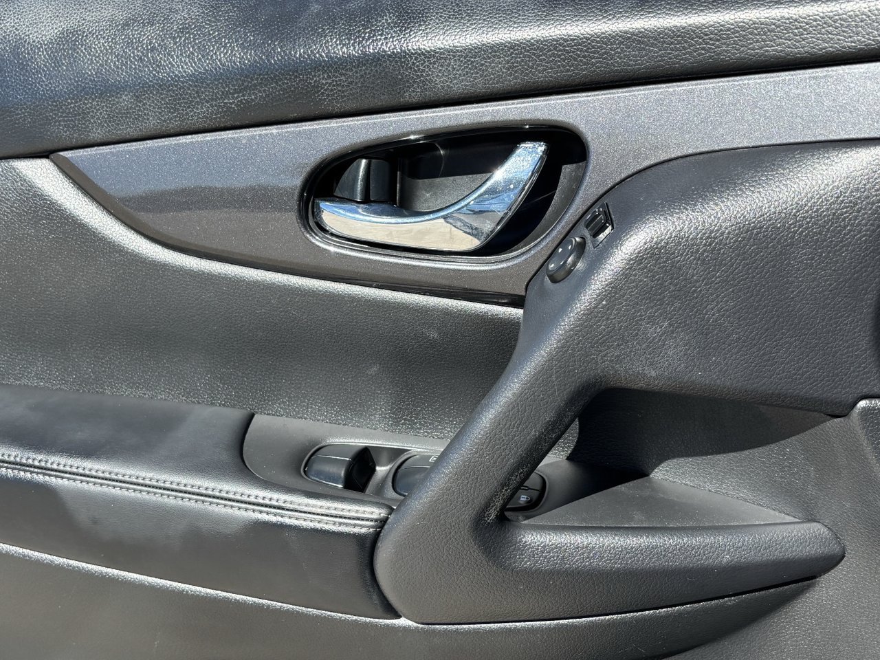 Used 2020 Nissan Rogue SV FWD image 19