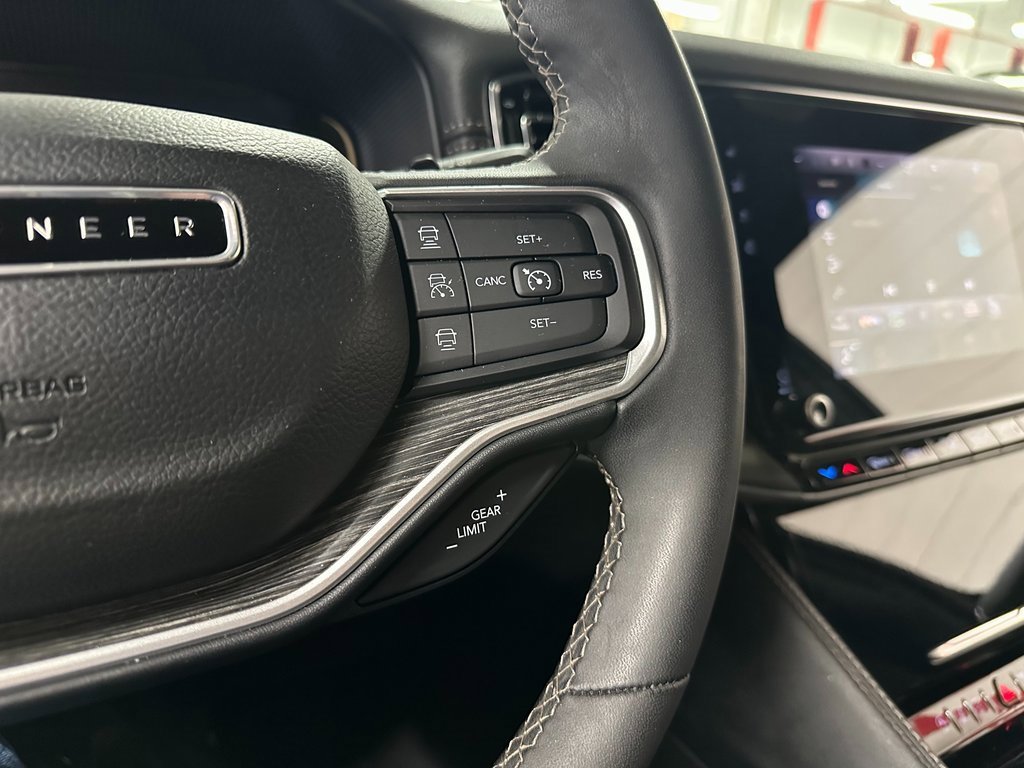 Certified 2024 Jeep Wagoneer L Series II w/ Flexible Seating Group image 19