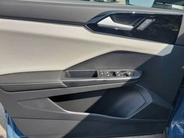 New 2025 Volkswagen Taos S image 18