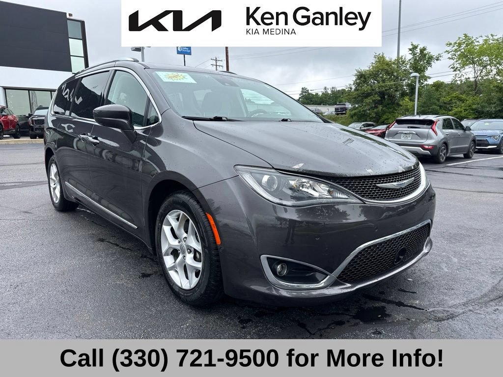 Used 2017 Chrysler Pacifica Touring-L Plus w/ Advanced Safetytec Group FWD image 14