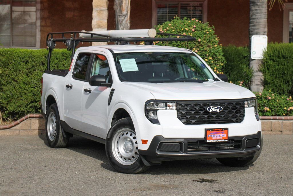 Used 2025 Ford Maverick XLT w/ Equipment Group 302A AWD/4WD image 2