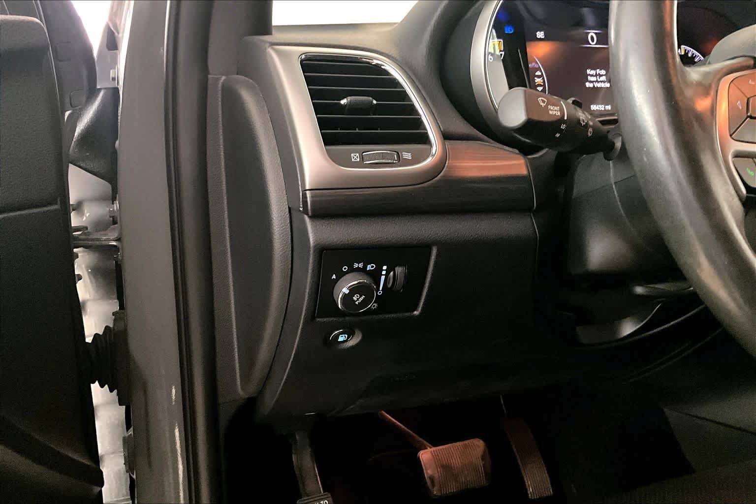 Used 2020 Jeep Grand Cherokee Altitude RWD image 30