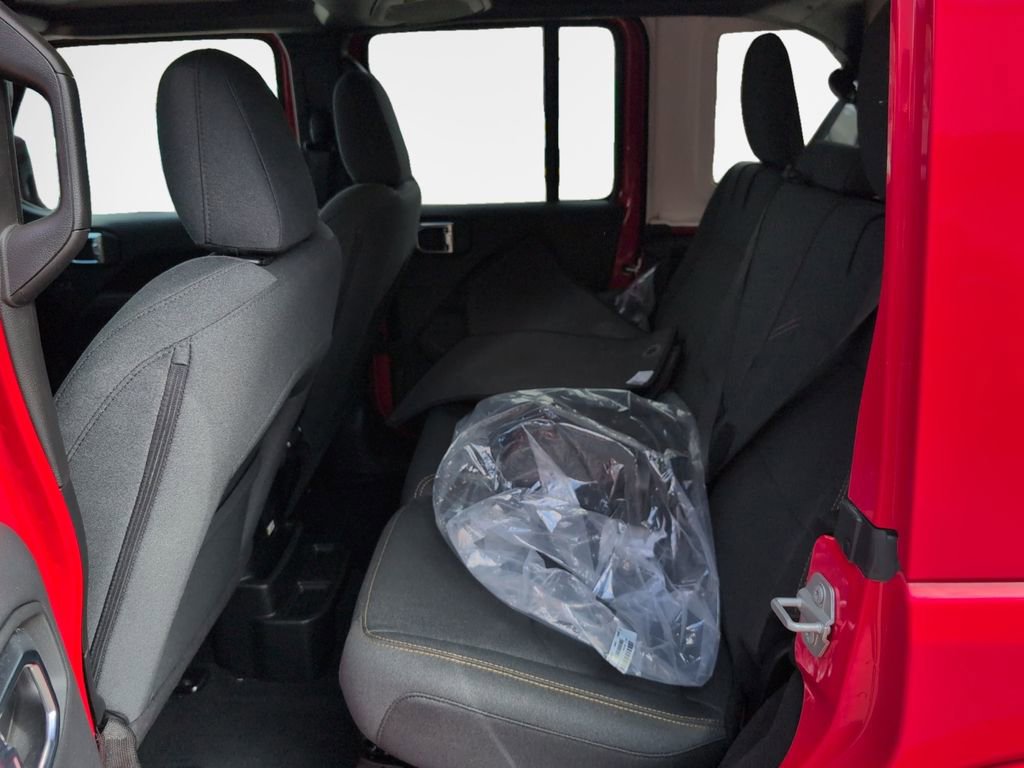 Used 2025 Jeep Wrangler Unlimited Sahara image 24