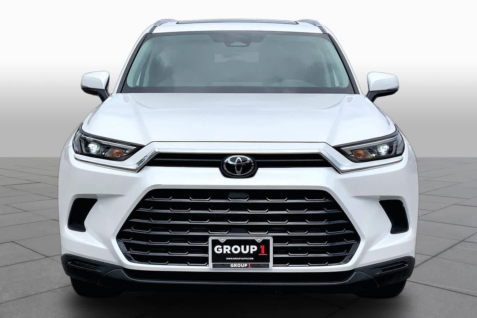 Used 2025 Toyota Grand Highlander AWD image 4