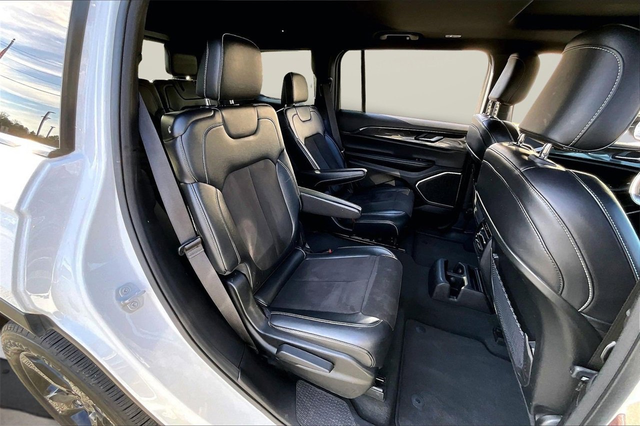 Certified 2022 Jeep Grand Cherokee L Laredo image 23