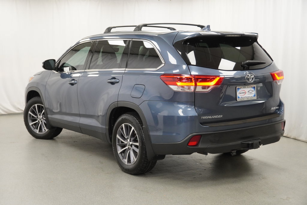 Used 2019 Toyota Highlander XLE AWD/4WD image 17