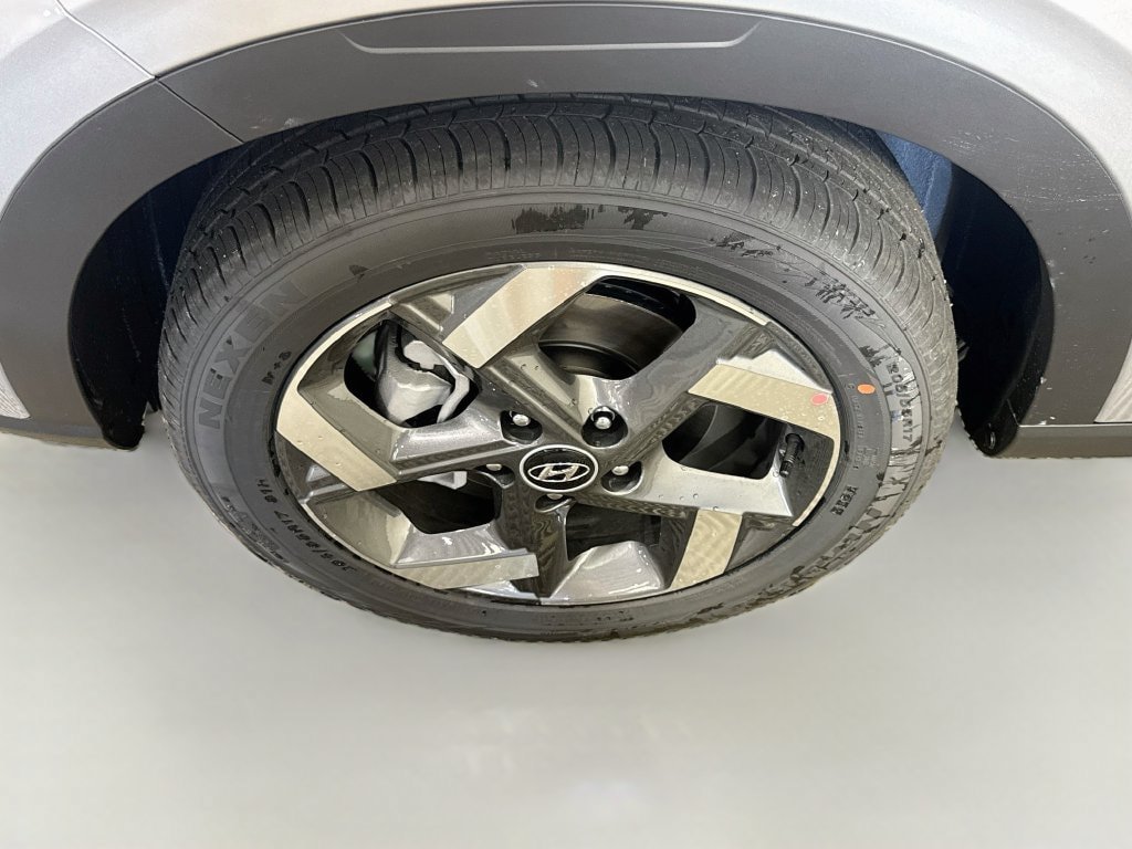 New 2026 Hyundai Venue SEL FWD image 4