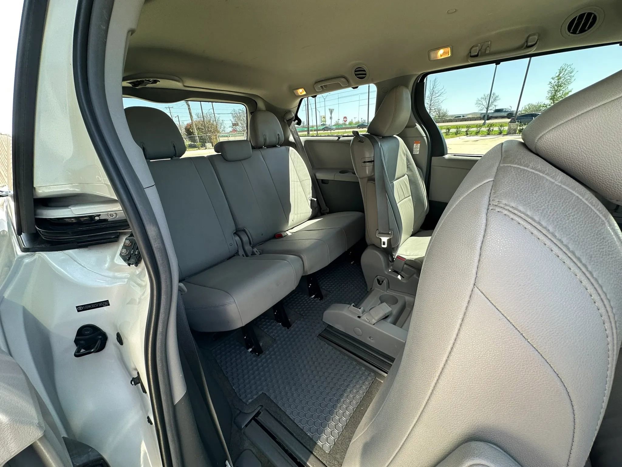 Used 2015 Toyota Sienna XLE image 21
