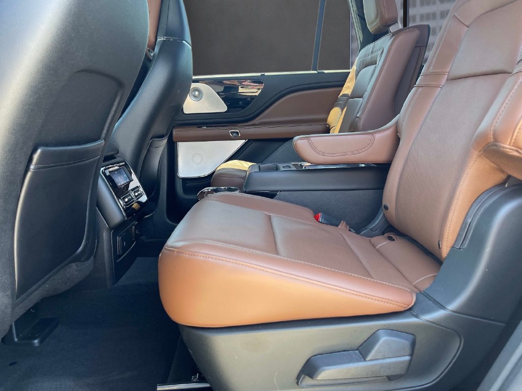 Certified 2023 Lincoln Aviator Reserve w/ Equipment Group 201A RWD image 16