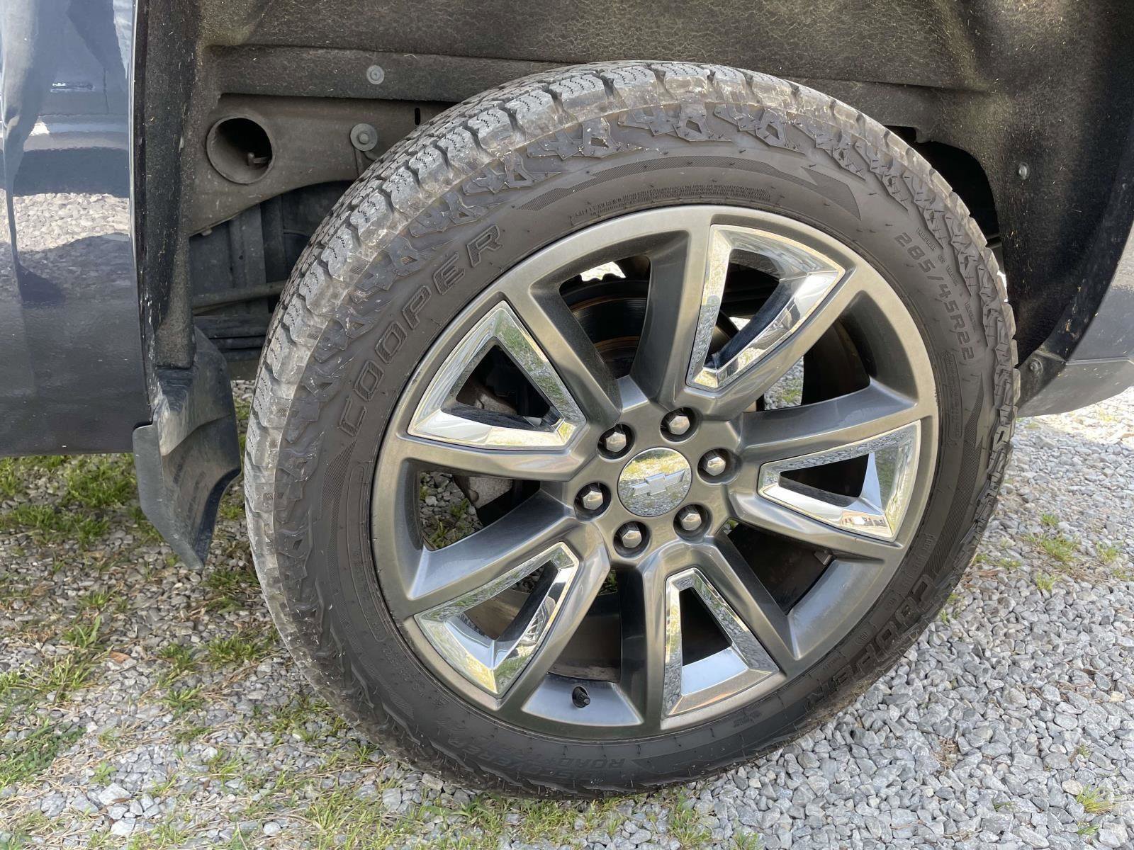 Used 2018 Chevrolet Silverado 1500 LTZ Z71 w/ Centennial Edition image 3