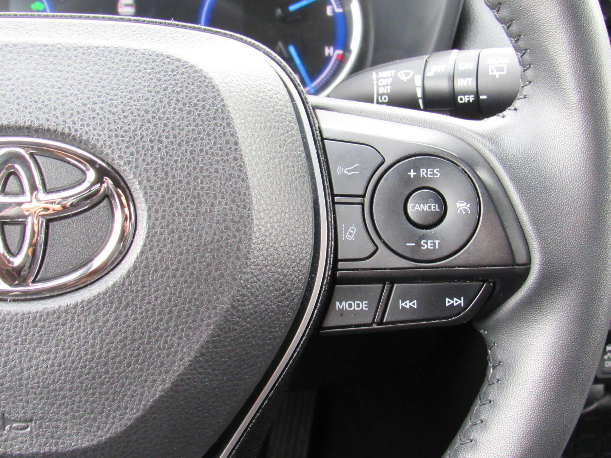 Used 2024 Toyota RAV4 SE image 19
