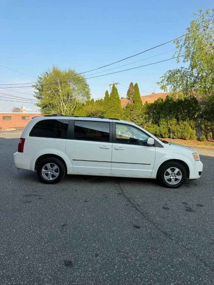 Used 2010 Dodge Grand Caravan SXT FWD image 7