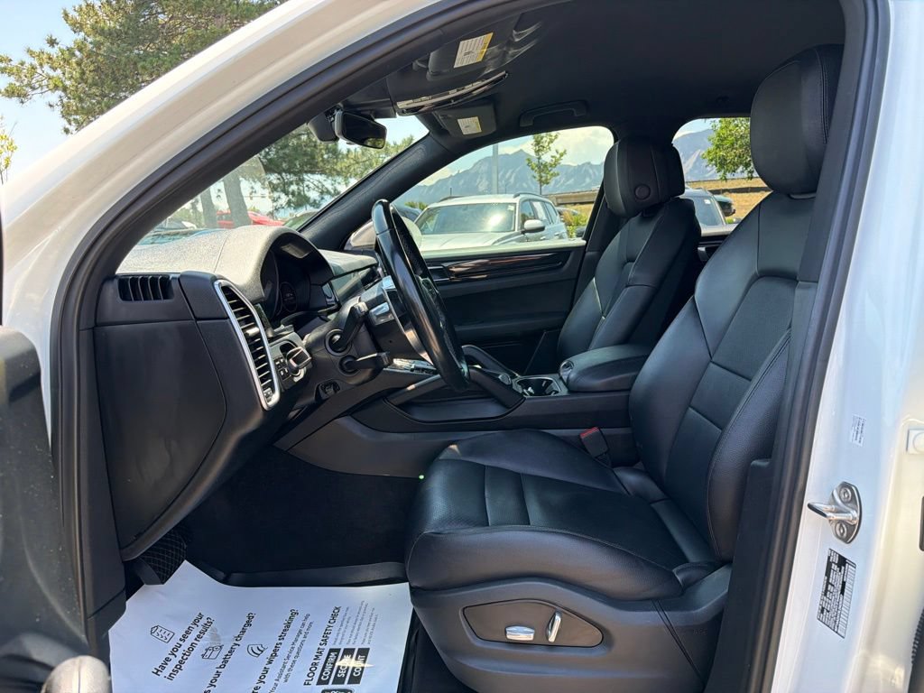 Used 2020 Porsche Cayenne AWD/4WD image 23