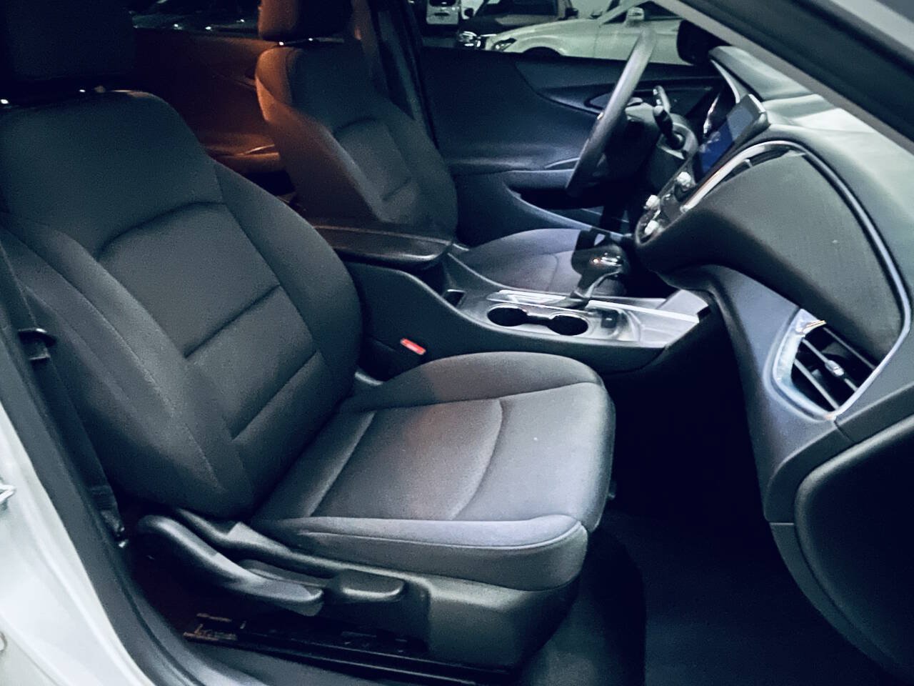 Used 2020 Chevrolet Malibu LT FWD image 22