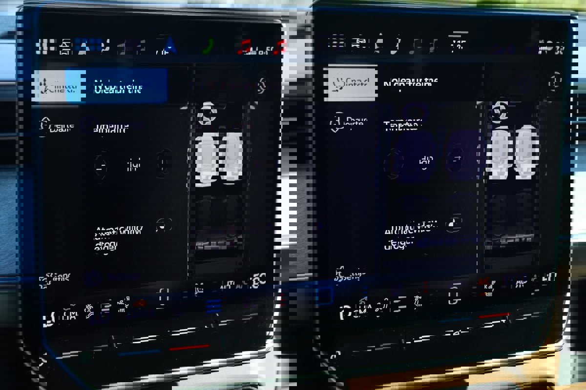 Used 2025 Volkswagen ID. Buzz Pro S image 50