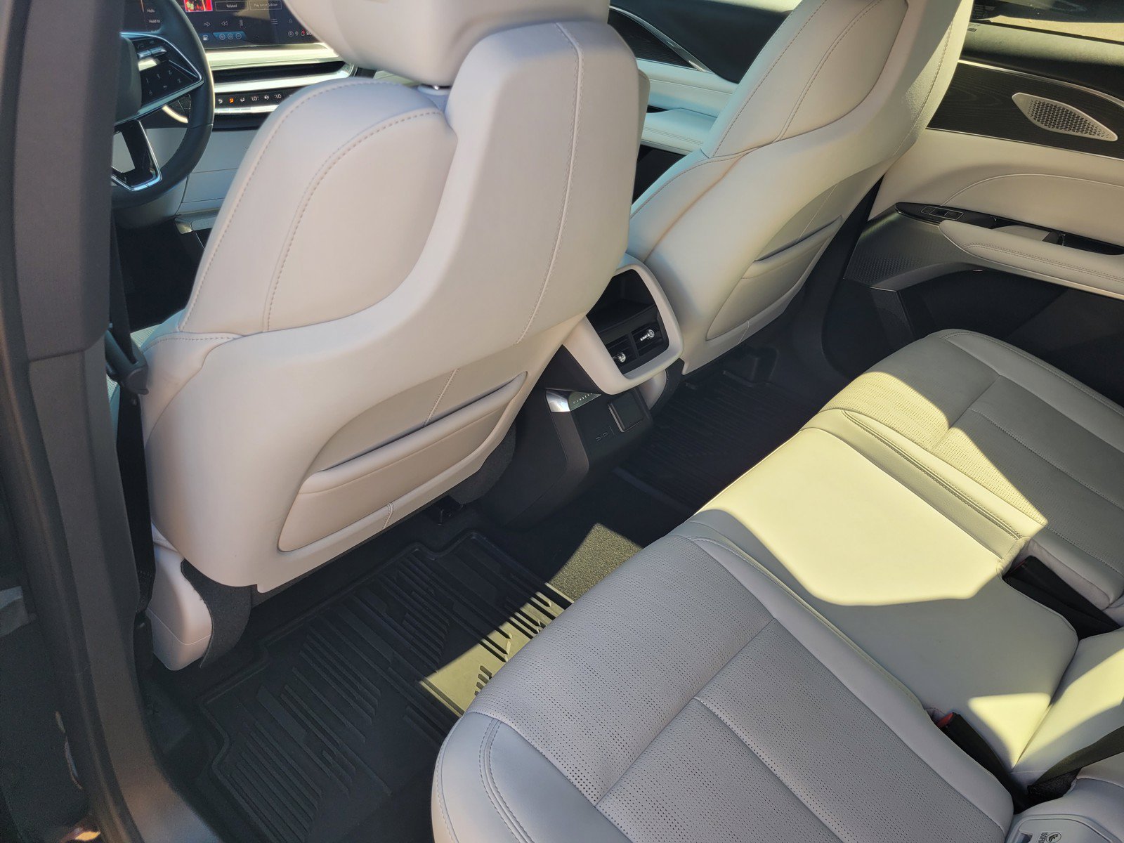 Certified 2024 Cadillac Lyriq Sport AWD/4WD image 10