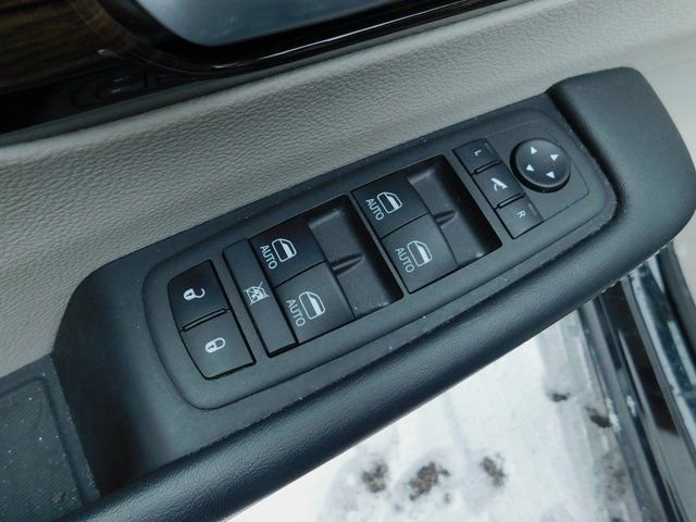 Used 2024 Chrysler Pacifica Limited image 15